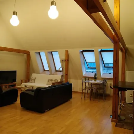 Sunlit Loft Apartamento